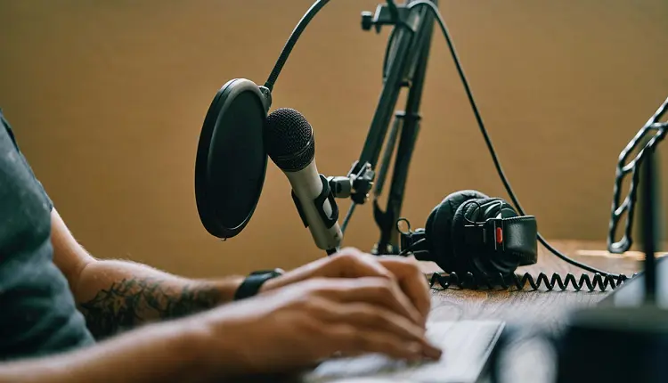 How to Become a Podcaster